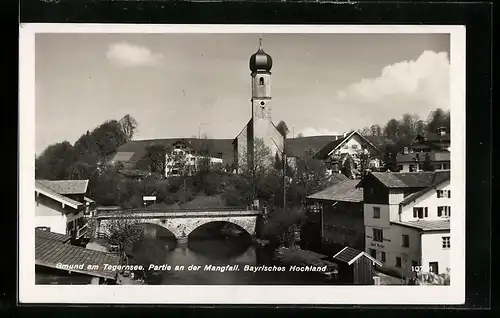 AK Gmund am Tegernsee, Ortspartie an der Mangfall, Blick zur Kirche