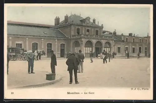 AK Moulins, Leute vor dem Bahnhof