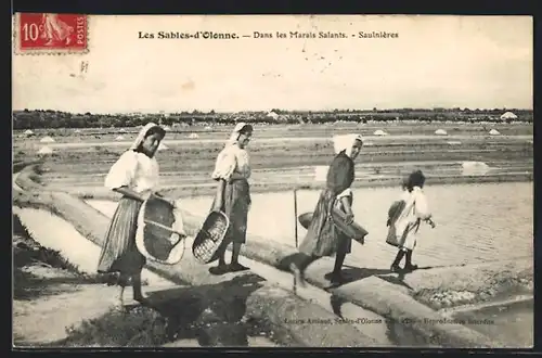 AK Les Sables-d`Olonne, dans les Marais Salants, Saulnières