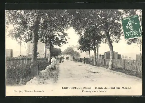 AK Lérouville, Route de Pont-sur-Meuse, Passage à niveau