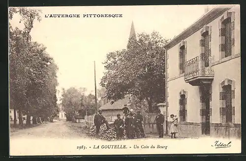 AK La Goutelle, Un Coin du Bourg