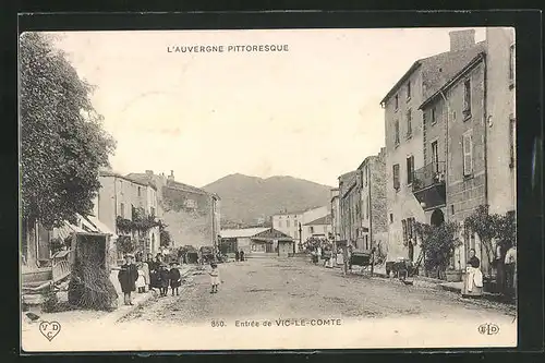 AK Vic-le-Comte, Entree du Village