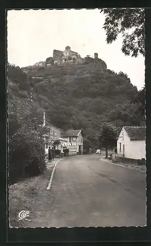 AK La Ribeyre, Strassenpartie mit Blick zur Kirche