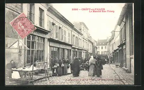 AK Crépy-en-Valois, Le Marché Rue Thiers, Markttag