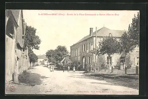 AK Saint-Aubin-en-Bray, Entrée de la Place Communale et Route d`Ons-en-Bray