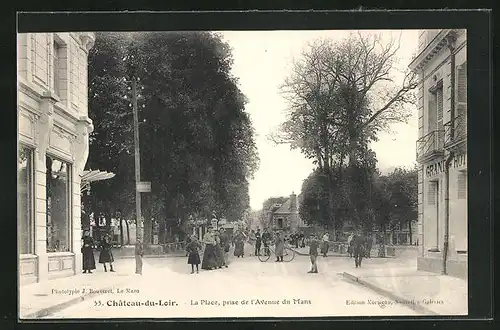 AK Château-du-Loir, La Place, prise de l'Avenue du Mans