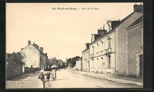 AK Bessé-sur-Braye, Rue de la Gare