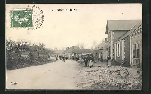 AK Pont de Braye, Strassenpartie mit Einheimischen