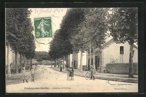 AK Fresnay-sur-Sarthe, Avenue de la Gare