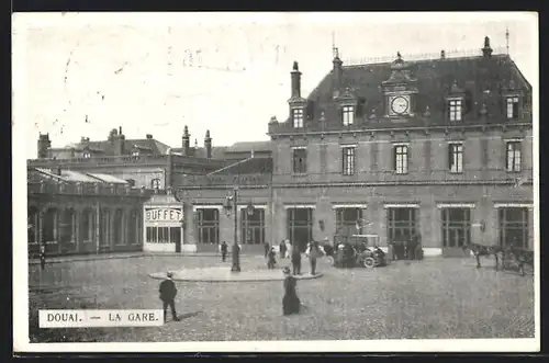 AK Douai, la Gare, vor dem Bahnhof