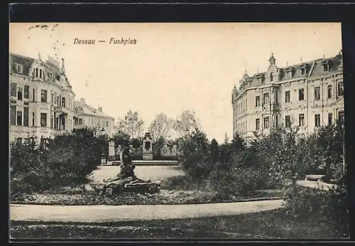 AK Dessau, Funkplatz mit Denkmal