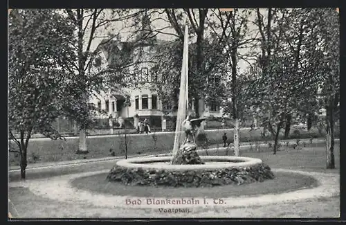 AK Bad Blankenhain i. Th., Brunnen am Vogtplatz