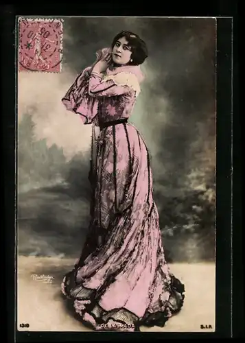 AK Atelier Reutlinger, Paris: Dame im eleganten Kleid