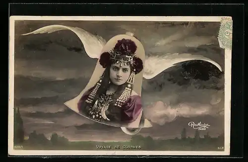 Foto-AK Atelier Reutlinger, Paris: Voyage de Cloches, Frauenportrait in einer geflügelten Glocke