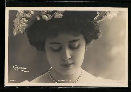 Foto-AK Atelier Reutlinger, Paris: Robinson sinnlich nach unten blickend