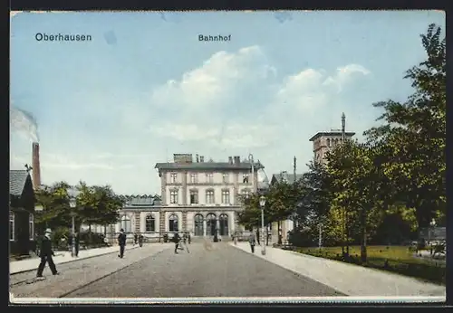 AK Oberhausen, Bahnhof mit Passanten