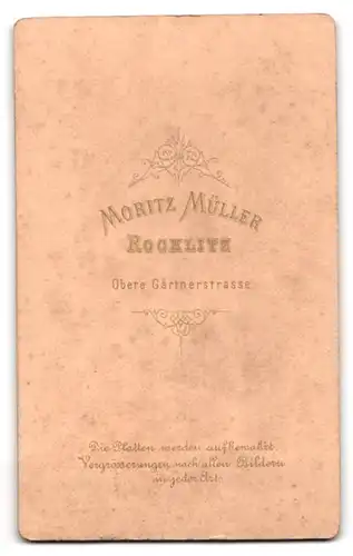 Fotografie Moritz Müller, Rochlitz, Obere Gärtnerstrasse, Zwei niedliche gelangweilte Kinder in dunkler Kleidung