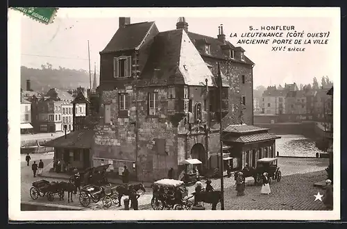 AK Honfleur, La Lieutenance (Côté Ouest), Ancienne Porte de la Ville, XIVe siècle