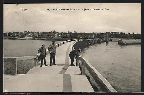 AK Grandcamp-les-Bains, La Jetée et l`Entrée du Port