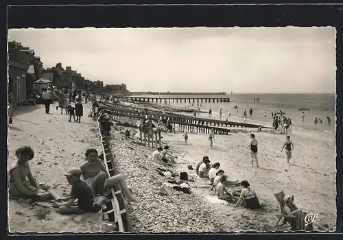AK Grandcamp, La Plage et la Promenade