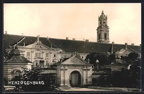 AK Herzogenburg, Kirche und Eingangsportal