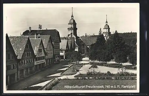 AK Freudenstadt /Schwarzw., Ortspartie mit Marktplatz und Kirche