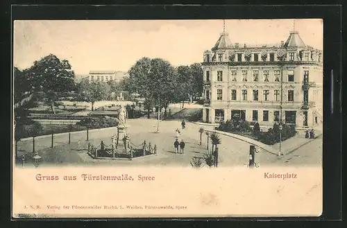 AK Fürstenwalde /Spree, Kaiserplatz mit Denkmal aus der Vogelschau