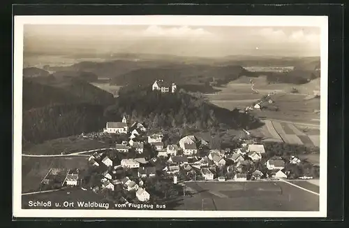AK Waldburg, Ortsansicht mit Schloss vom Flugzeug aus