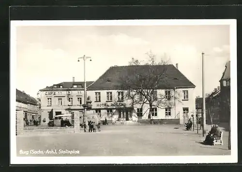 AK Burg, Stalinplatz mit Hotel Roland