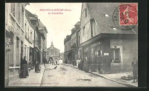 AK Moulins-la-Marché, La Grande Rue