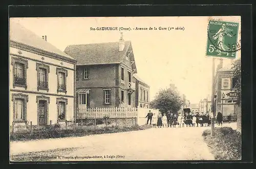 AK Sainte-Gauburge, Avenue de la Gare, Kinder auf der Bahnhofstrasse