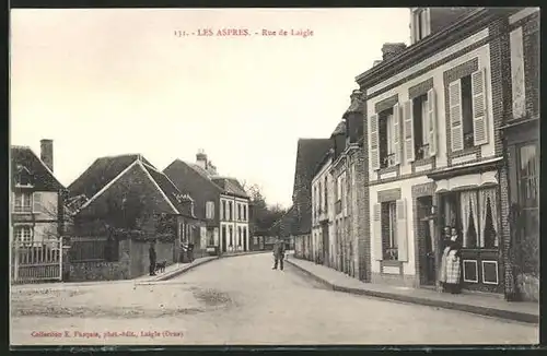 AK Les Aspres, Rue de Laigle, Strassenpartie