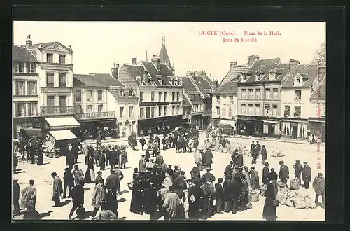 AK Laigle, Place de la Halle, Jour de Marché