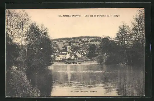 AK Armes, Vue sur le Perthuis et le Village