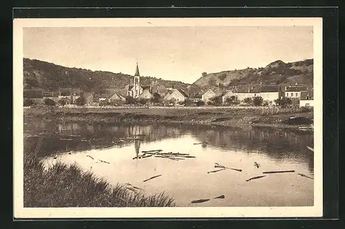 AK Armes, Blick über den Fluss auf den Ort