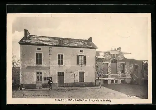 AK Chatel-Montagne, La Place de la Mairie
