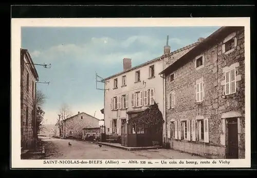 AK Saint-Nicolas-des-Biefs, Un coin du bourg, route de Vichy