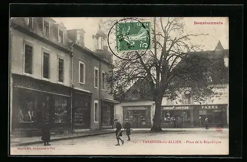 AK Varennes-sur-Allier, Bourbonnais, Place de la Republique