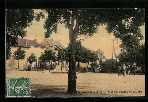 AK Varennes sur Allier, Place et Avenue de la Gare