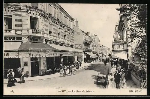 AK Vichy, La Rue de Nimes