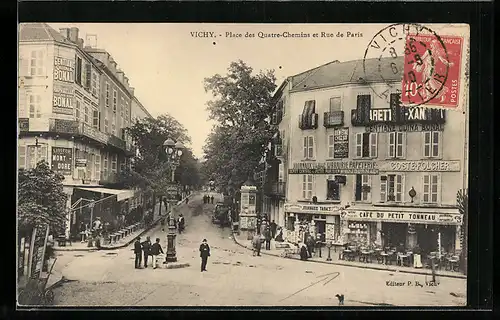 AK Vichy, Cafe du Petit Tonneau sur la Place des Quatre-Chemins et Rue de Paris