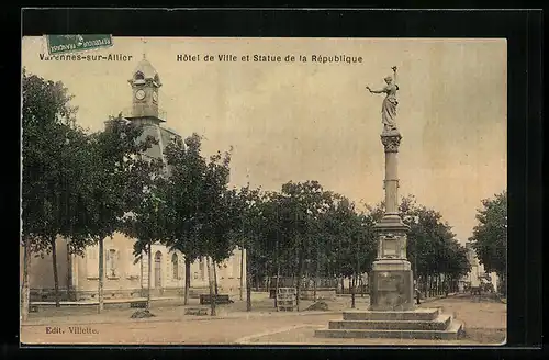 AK Varennes-sur-Allier, Hotel de Ville et Statue de la Rèpublique