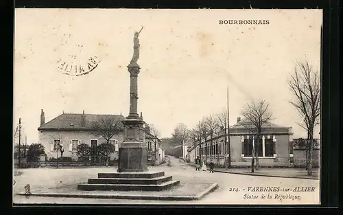 AK Varennes-sur-Allier, Statue de la Rèpublique
