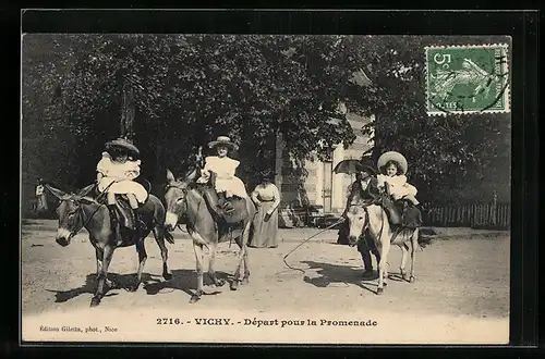 AK Vichy, Dèpart pour la Promenade