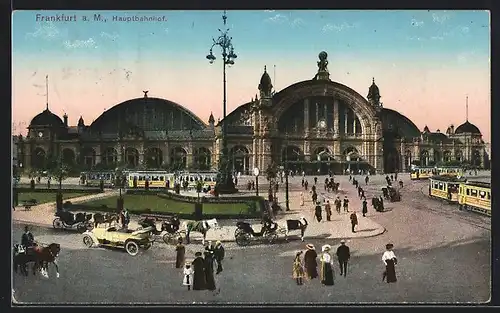 AK Frankfurt a. M., Hauptbahnhof mit Passanten