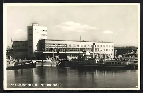 AK Friedrichshafen, Hafenbahnhof mit MS Lindau