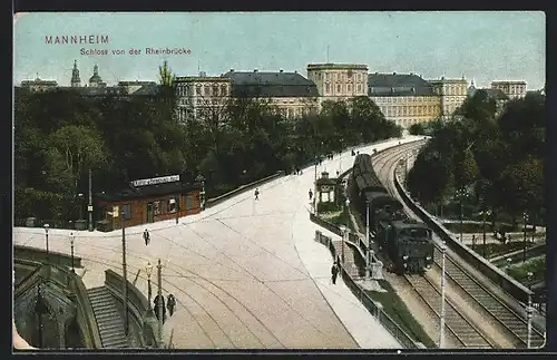 AK Mannheim, Schloss von der Rheinbrücke gesehen, Eisenbahnstrecke