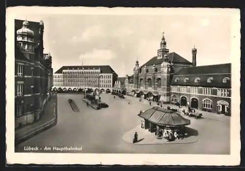 AK Lübeck, auf dem Platz vor dem Hauptbahnhof