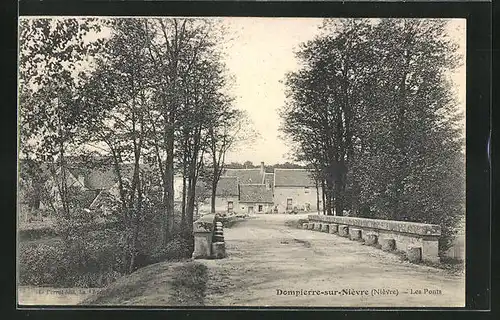 AK Dompierre-sur-Nièvre, Les Ponts, Strassenpartie an der Brücke