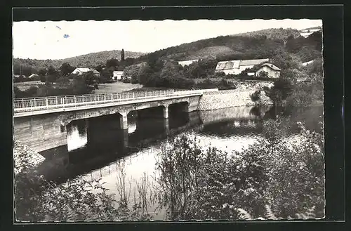 AK Pannessiere, un pont sur le lac